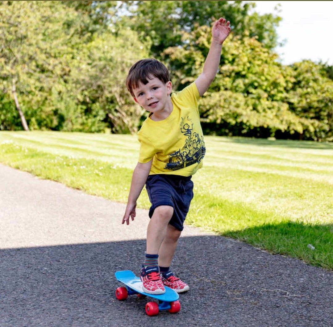 PLASTIC SKATEBOARD 17X5 INCH